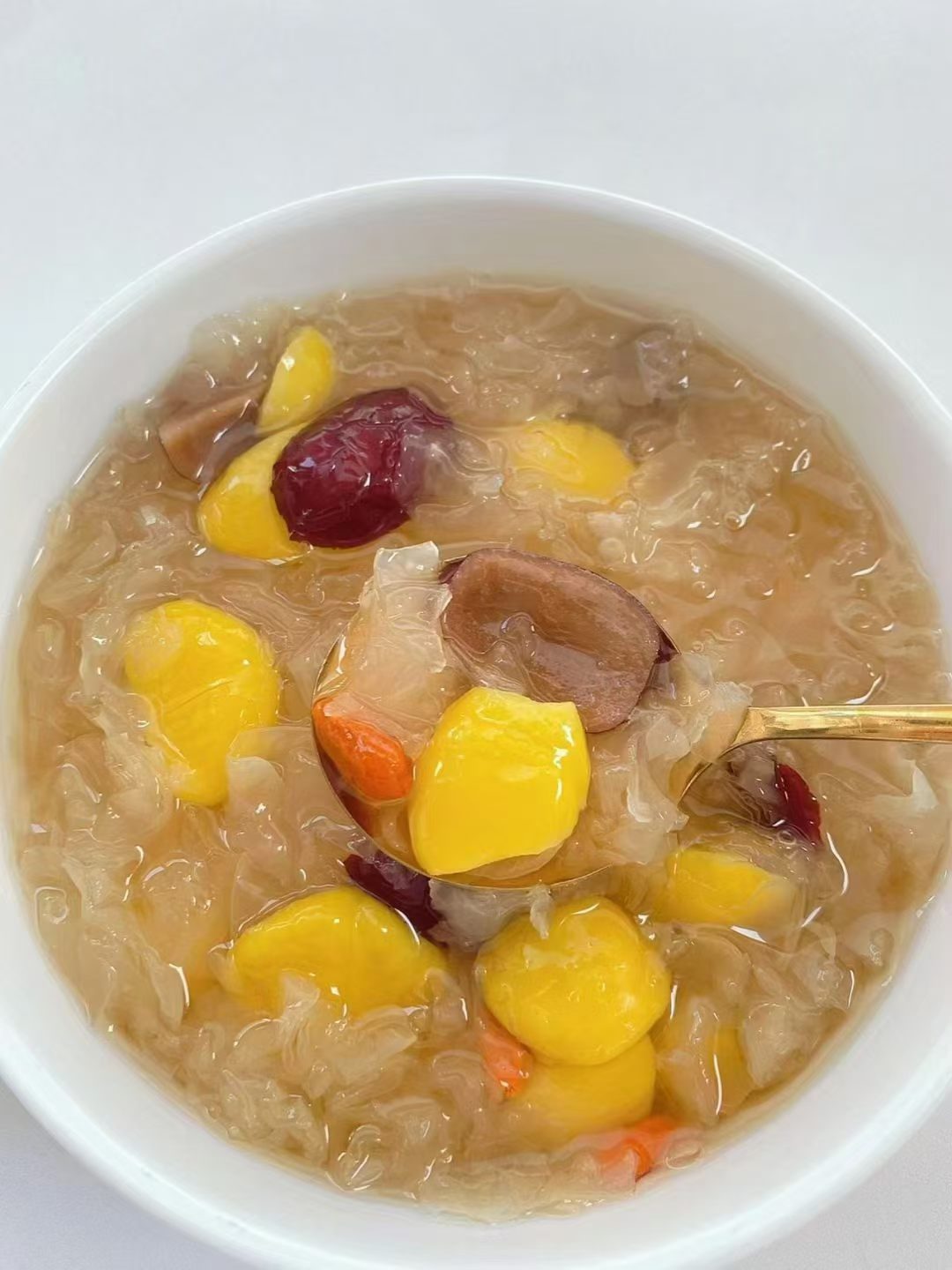 银耳红枣板栗汤