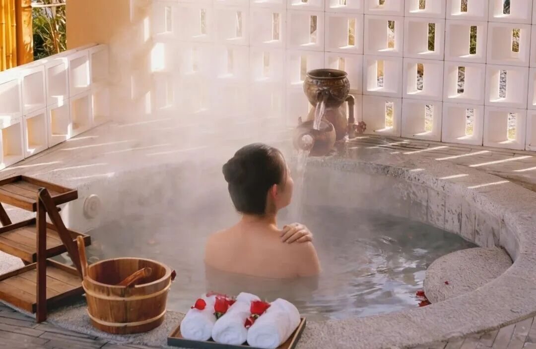 温泉汤池