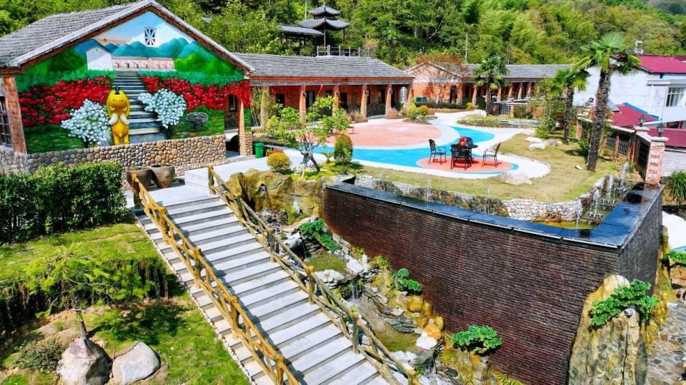 推窗见山、开门见绿，六安的山间民宿一房难求