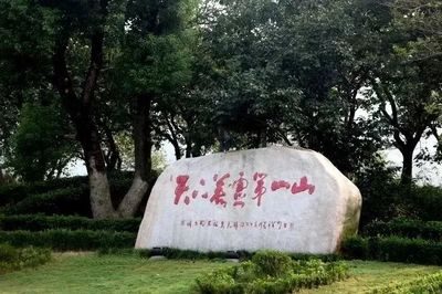 安徽人藏不住了!大别山深处这个“宝藏小城”，夏泡温泉冬滑雪