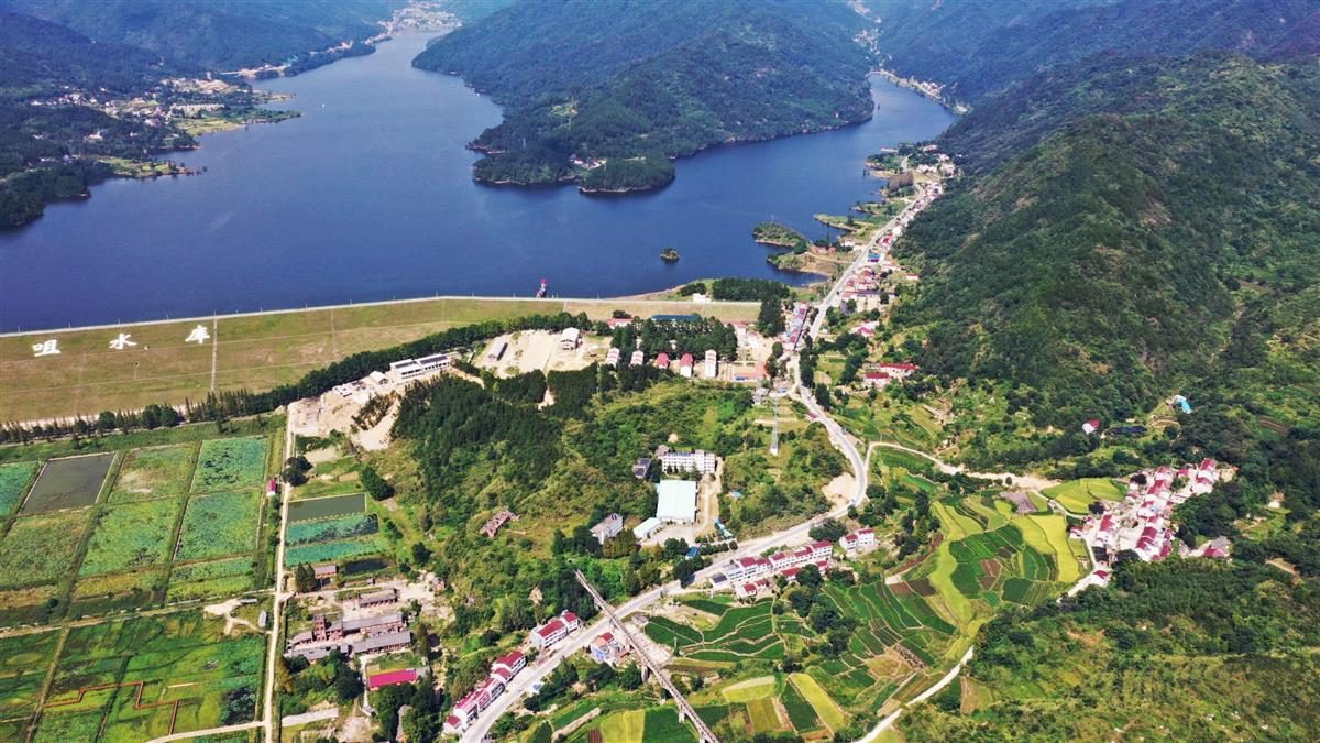 湖北英山西河十八湾：全长50多公里的乡村风情旅游带，秋日山水入画