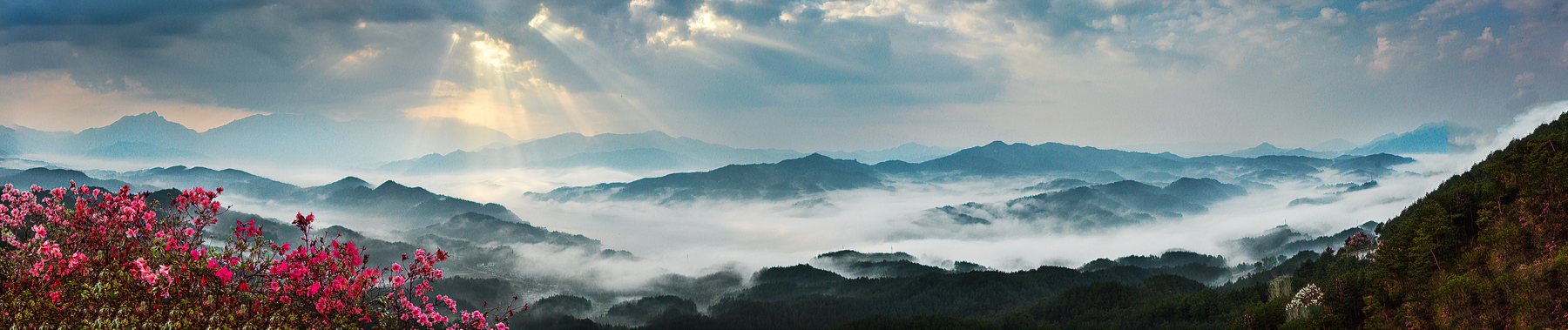 日落时分，山脊一层层