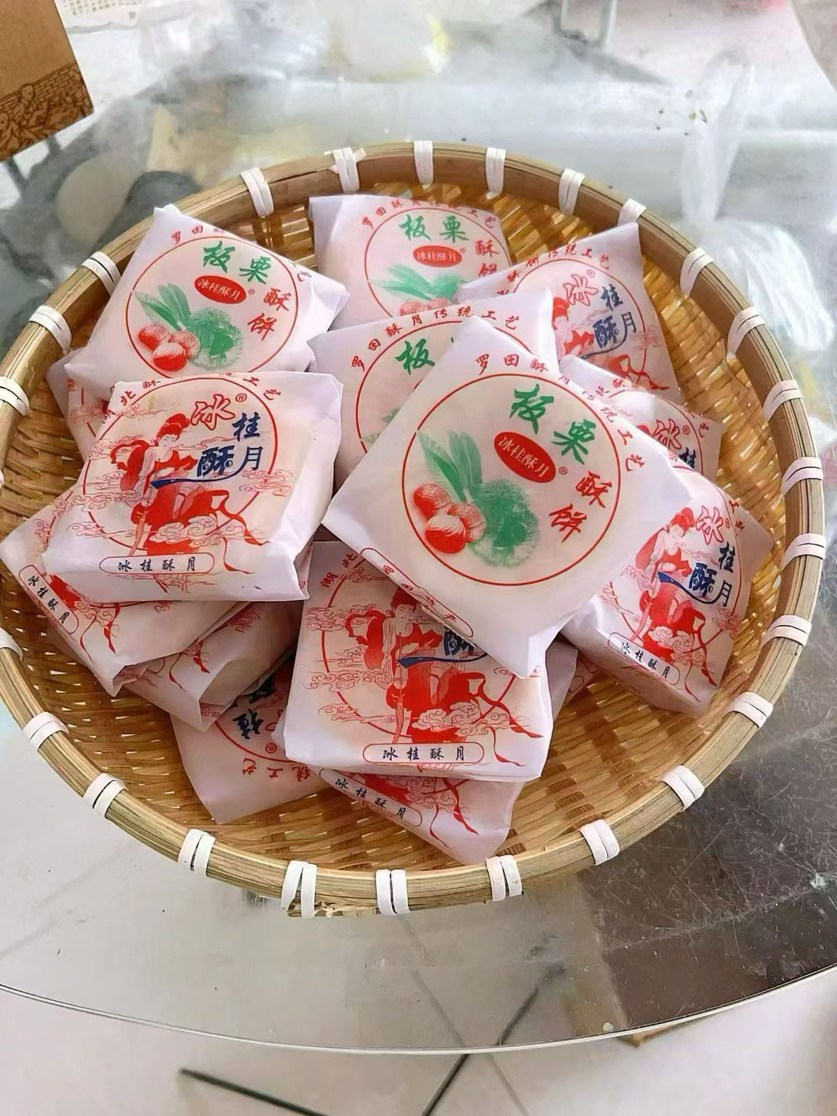 油纸包冰桂酥月