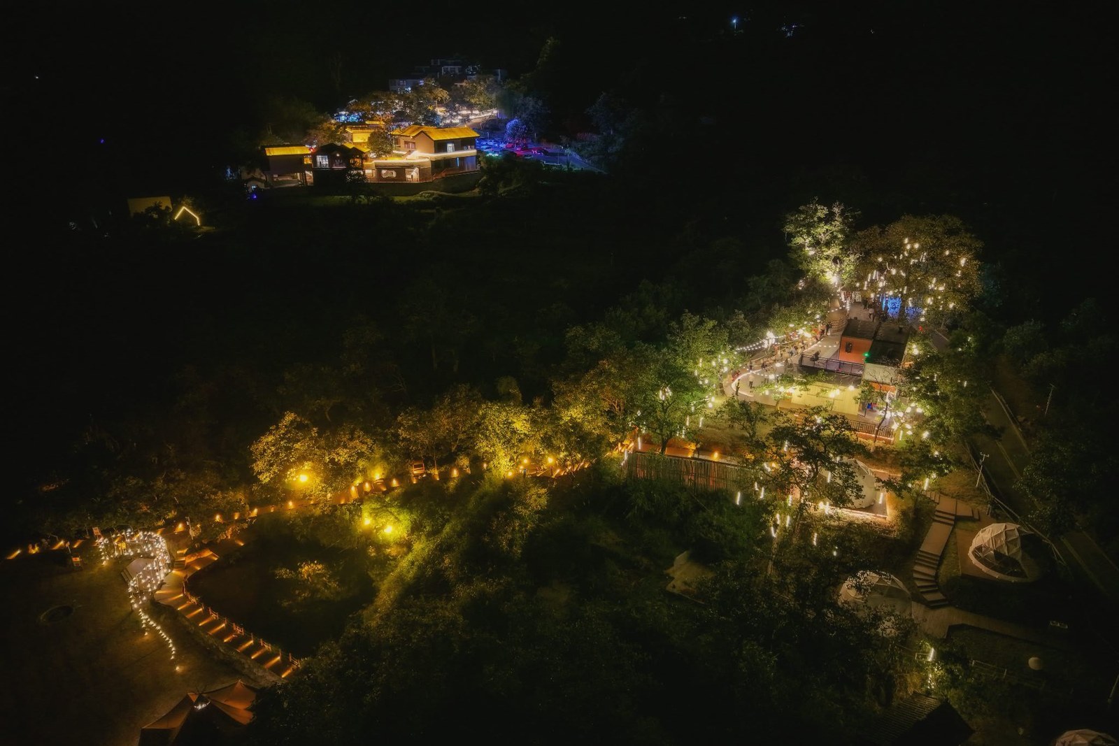 柿里牧歌夜景，民宿与村落灯火